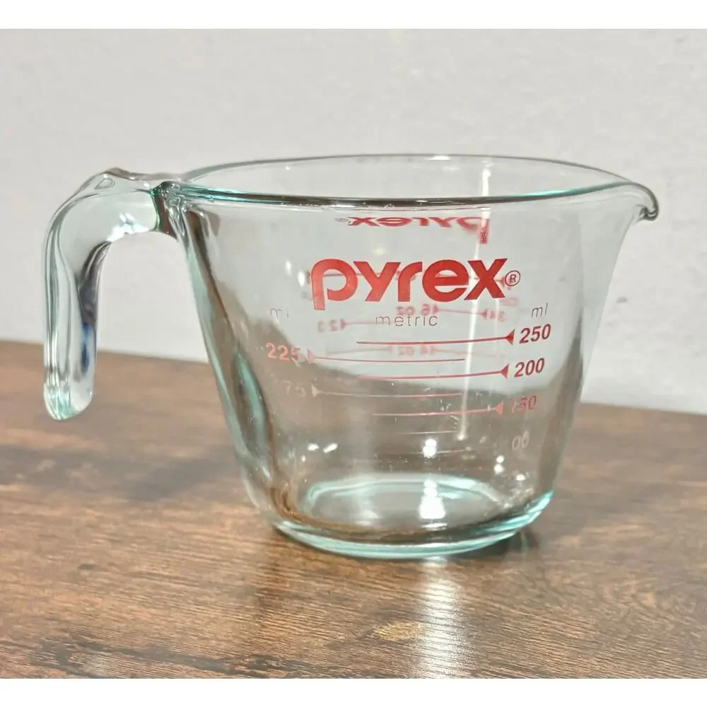 Vintage Pyrex 1 cup/250ml Glass Measuring Cup Open Handle USA